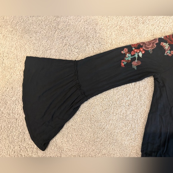 American Eagle Outfitters Black Top with Red Floral Embroidery - Picture 3 of 5